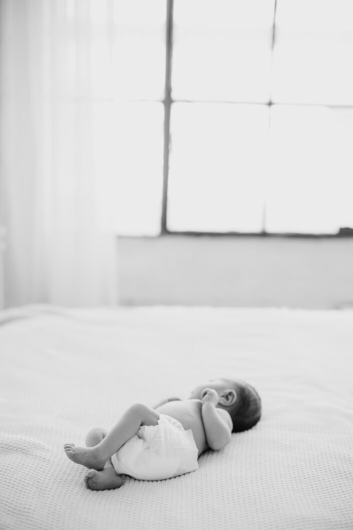 seattle lifestyle newborn photographer, at home newborn sessions, baby photography, bellevue, Kirkland, candid, top, best