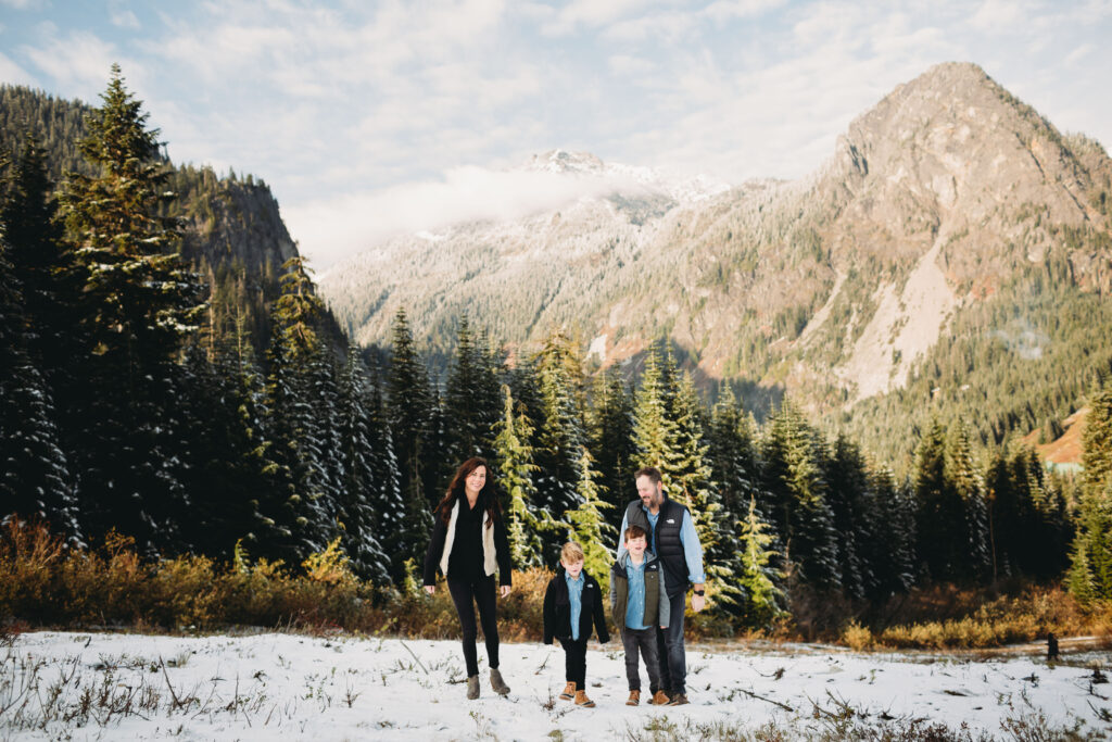 cascade pnw mountain snow family photos