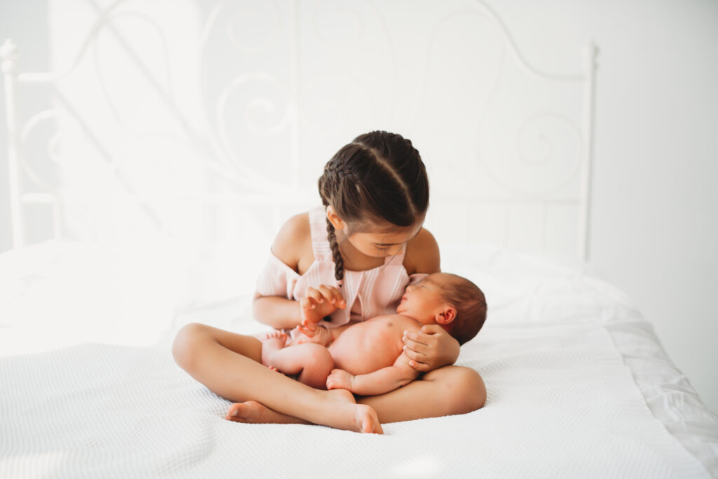 sibling photo newborn session in seattle studio