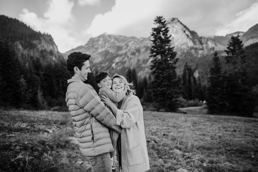 Seattle family photographer, PNW adventure photographer, Washington adventure photography, seattle mountain photos