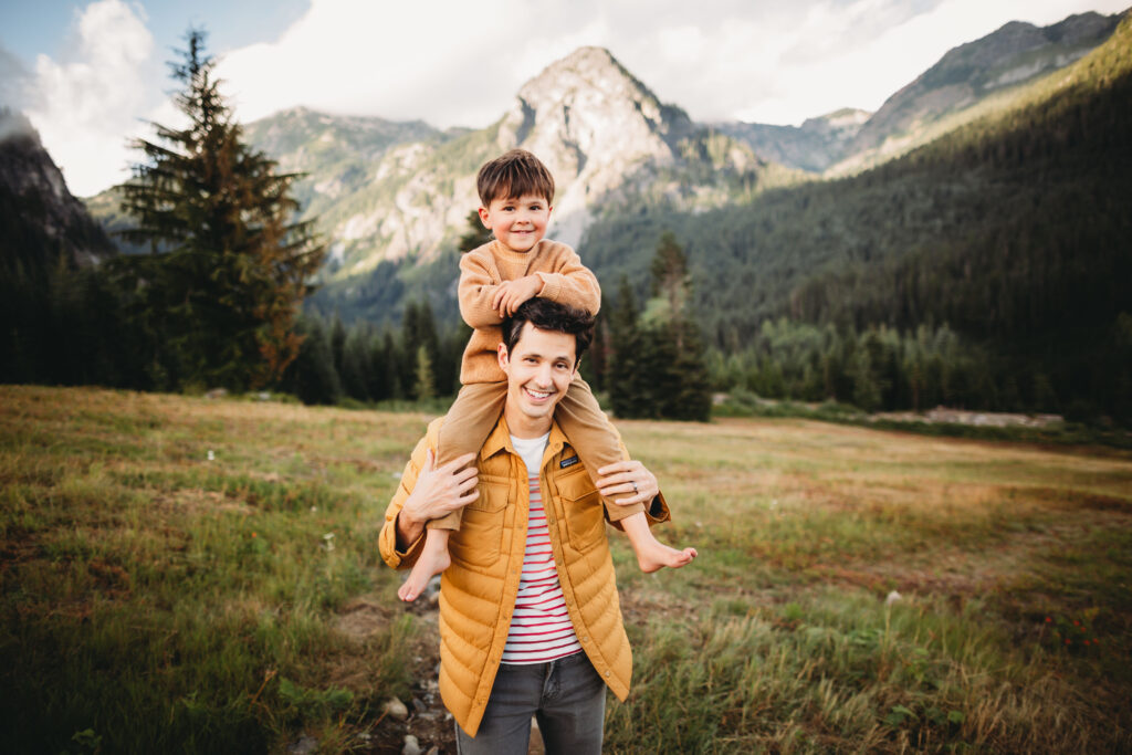 Seattle family photographer, PNW adventure photographer, Washington adventure photography, seattle mountain photos