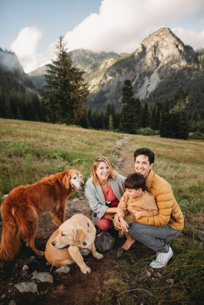 Seattle family photographer, PNW adventure photographer, Washington adventure photography, seattle mountain photos