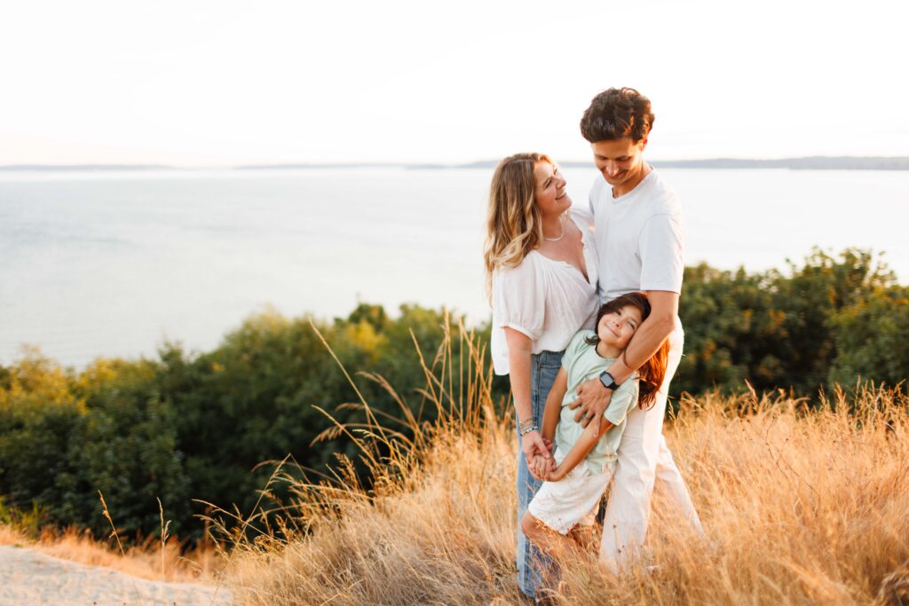 discovery park sunset photography seattle family photographer golden hour
