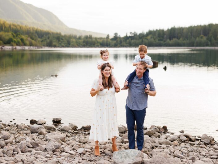 Rattlesnake Lake family photo session by Seattle family photographer Erin Schedler. North Bend photography.