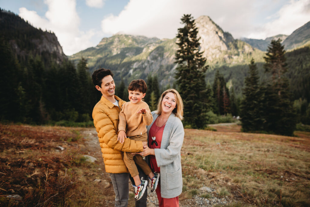 mountain snoqualmie cascades seattle family photographer maternity photography