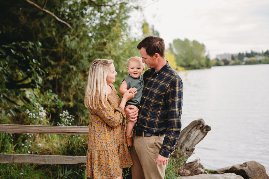 Seattle family photo session at Greenlake park by photographer Erin Schedler