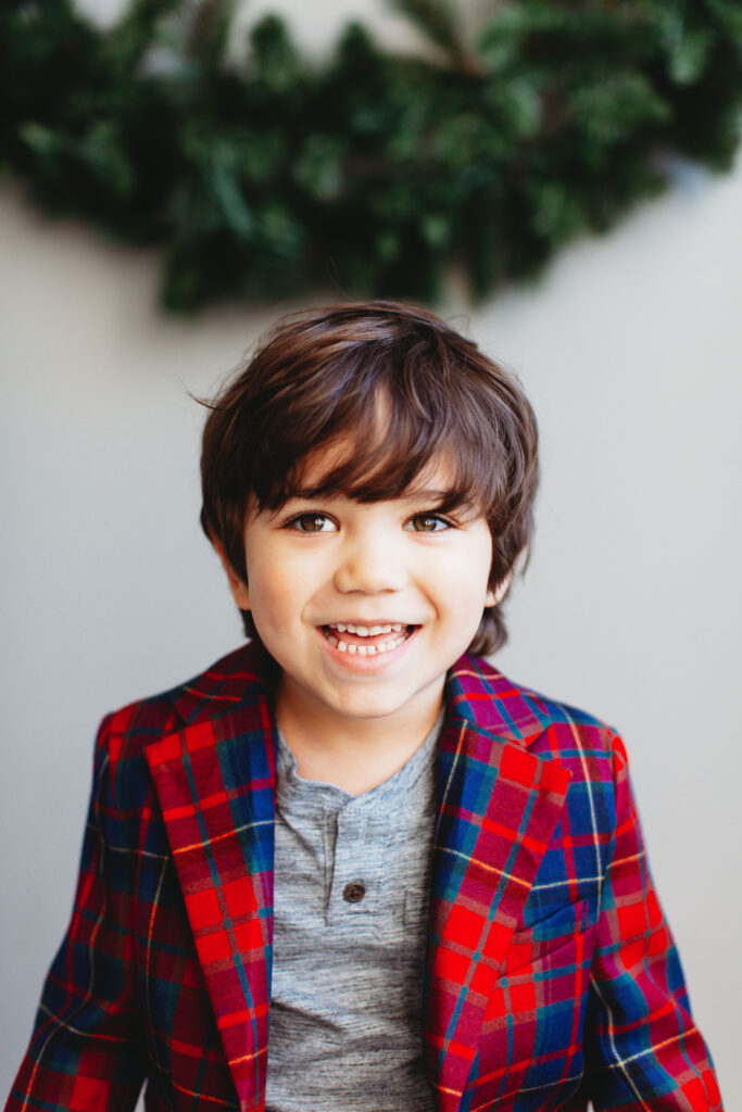Seattle studio holiday mini sessions by family photographer Erin Schedler photography, Christmas props, wreath, pajamas