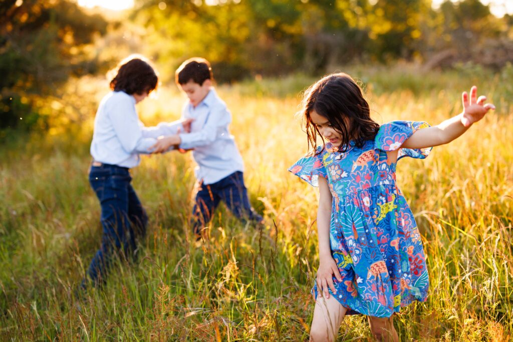 seattle family photographer, lifestyle candid photography, discovery park sunset family photos