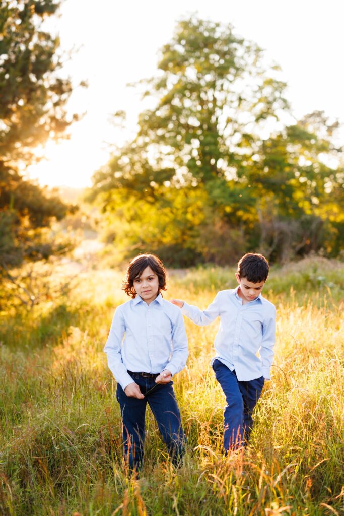 seattle family photographer, lifestyle candid photography, discovery park sunset family photos