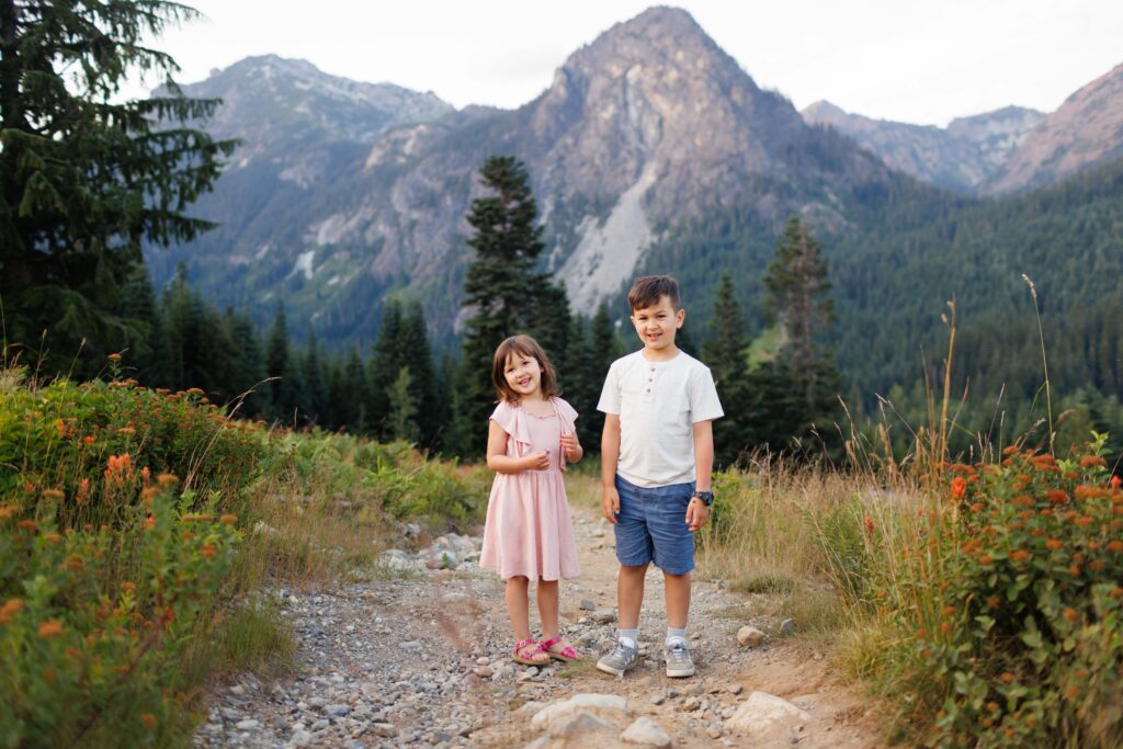 mountain family photos, pnw adventure photographer, seattle engagement photography, cascades sunset