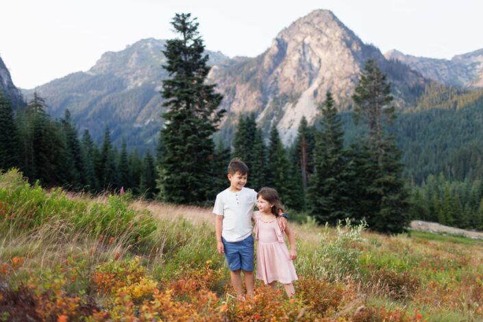 mountain family photos, pnw adventure photographer, seattle engagement photography, cascades sunset