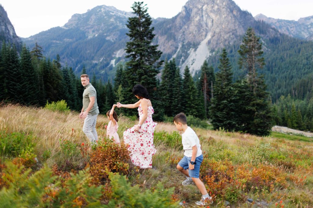 mountain family photos, pnw adventure photographer, seattle engagement photography, cascades sunset