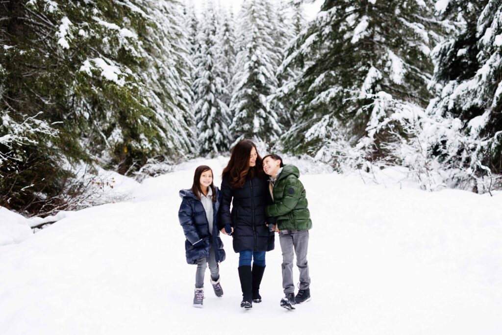 Snoqualmie Pass snow photo session, winter photography, family photographer, new years cards