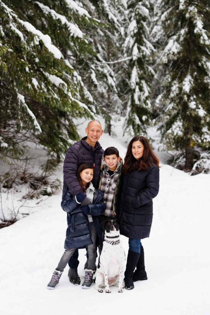 Snoqualmie Pass snow photo session, winter photography, family photographer, new years cards