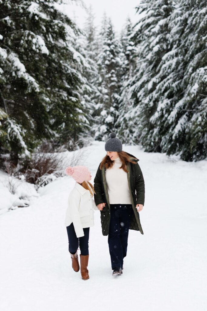 Snoqualmie Pass snow photo session, winter photography, family photographer, new years cards