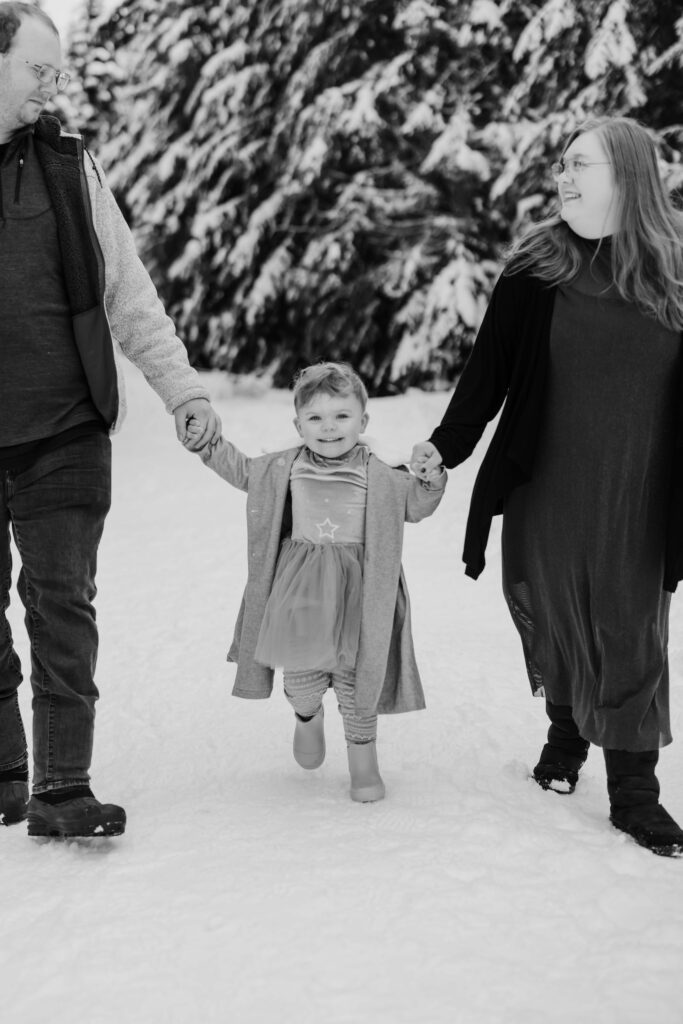 Snoqualmie Pass snow photo session, winter photography, family photographer, new years cards