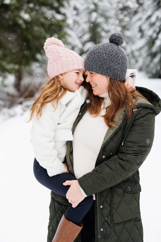 Snoqualmie Pass snow photo session, winter photography, family photographer, new years cards