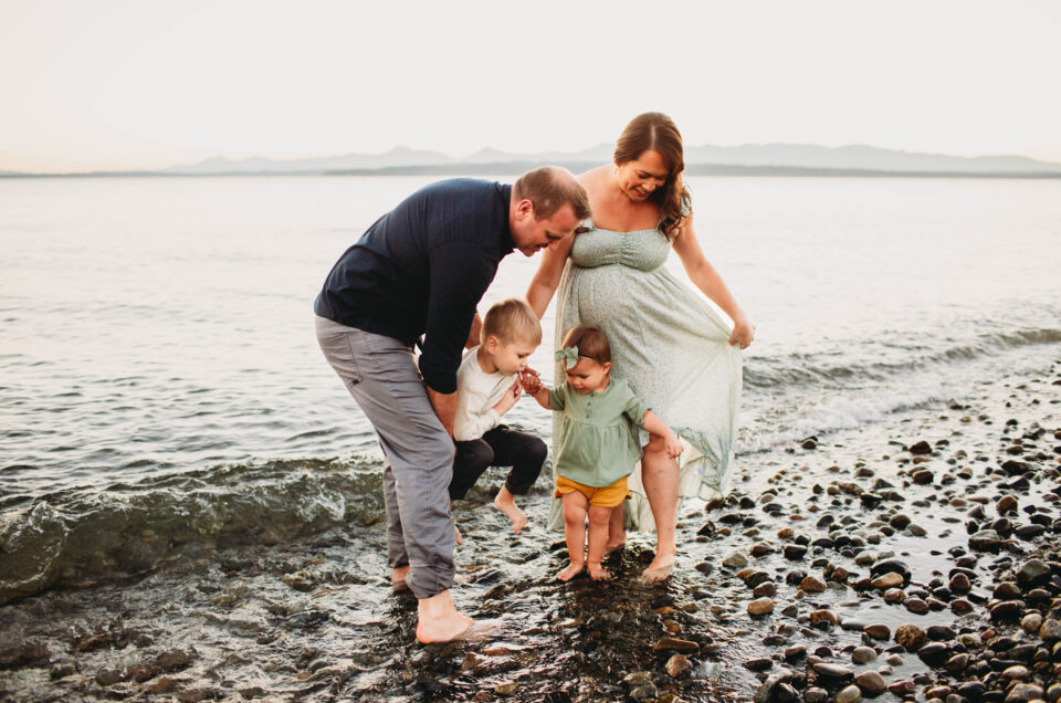 Seattle Sunset Beach Photography / Family Maternity